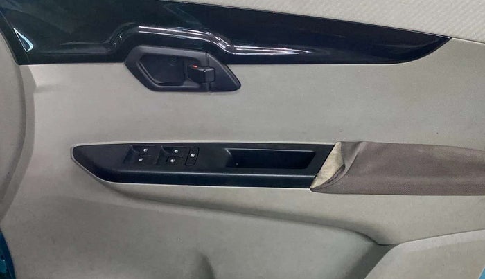 2016 Mahindra Kuv100 K6 PLUS 5 STR, Petrol, Manual, 63,788 km, Driver Side Door Panels Control