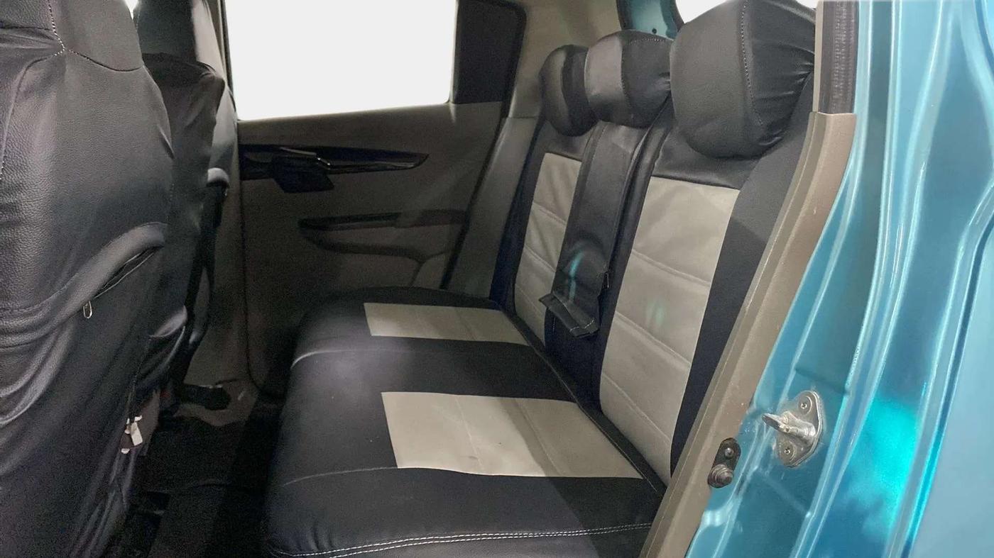 2016 Mahindra Kuv100 K6 PLUS 5 STR, Petrol, Manual, 63,788 km, Right Side Rear Door Cabin