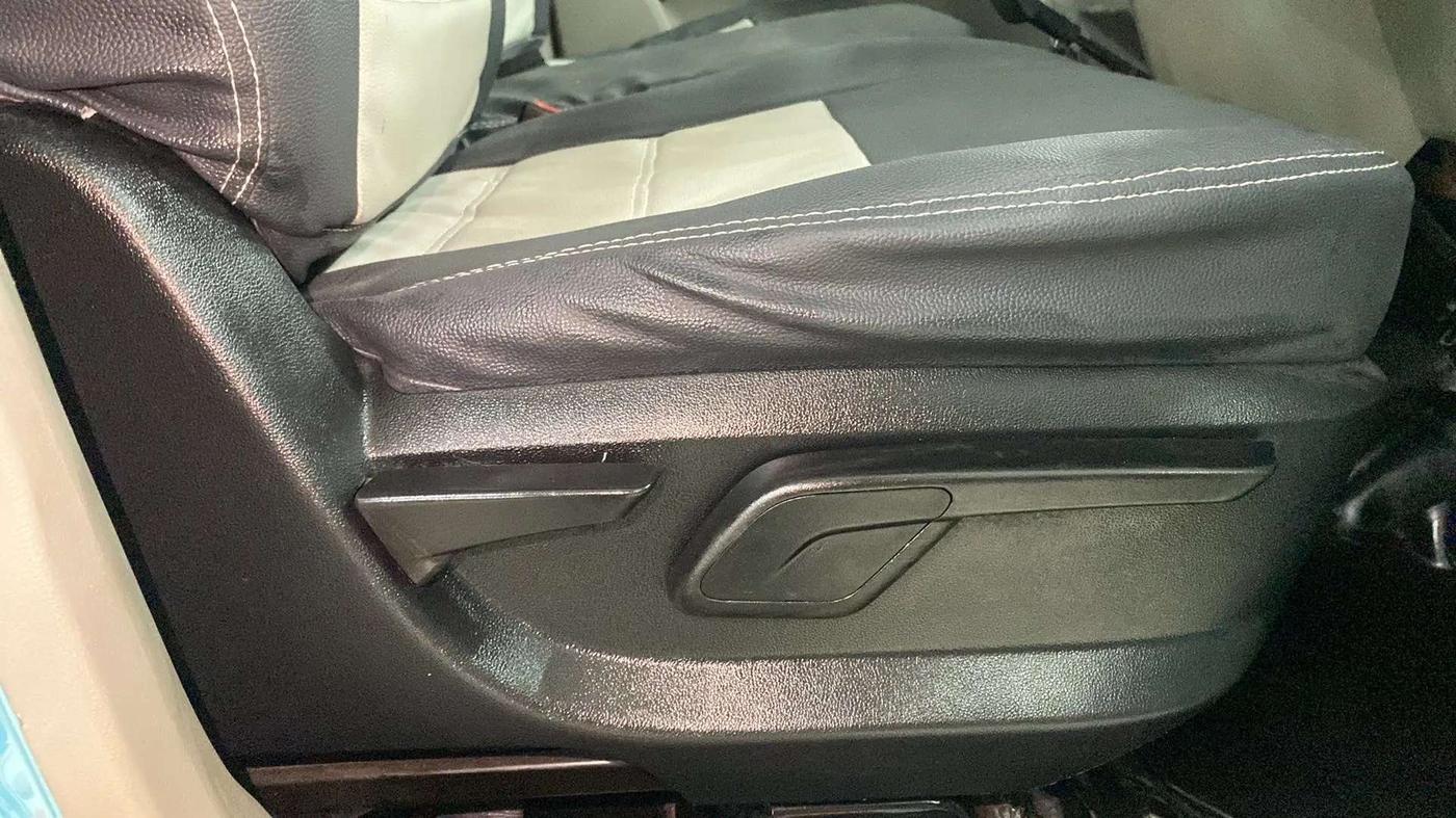 2016 Mahindra Kuv100 K6 PLUS 5 STR, Petrol, Manual, 63,788 km, Driver Side Adjustment Panel