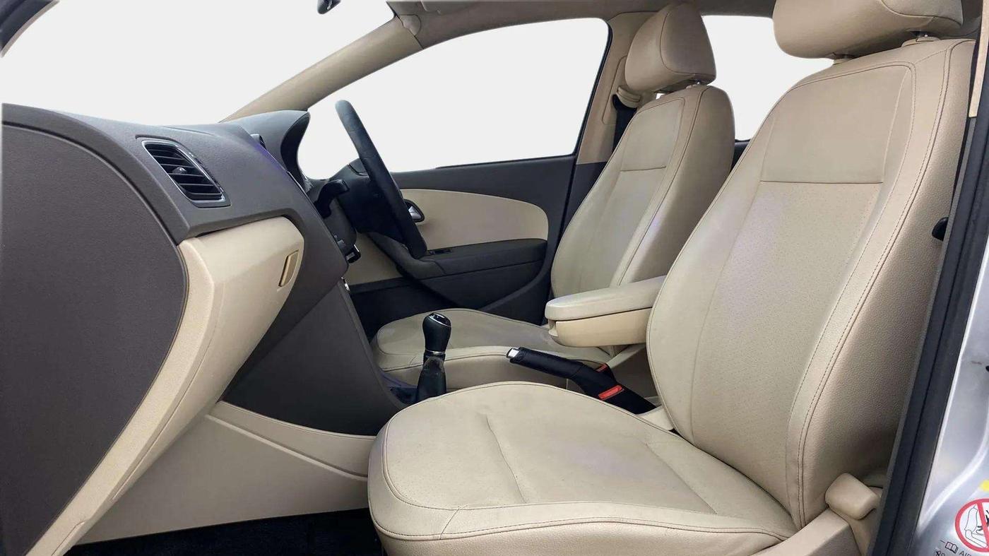 2013 Volkswagen Vento HIGHLINE 1.6 MPI, Petrol, Manual, 92,149 km, Right Side Front Door Cabin