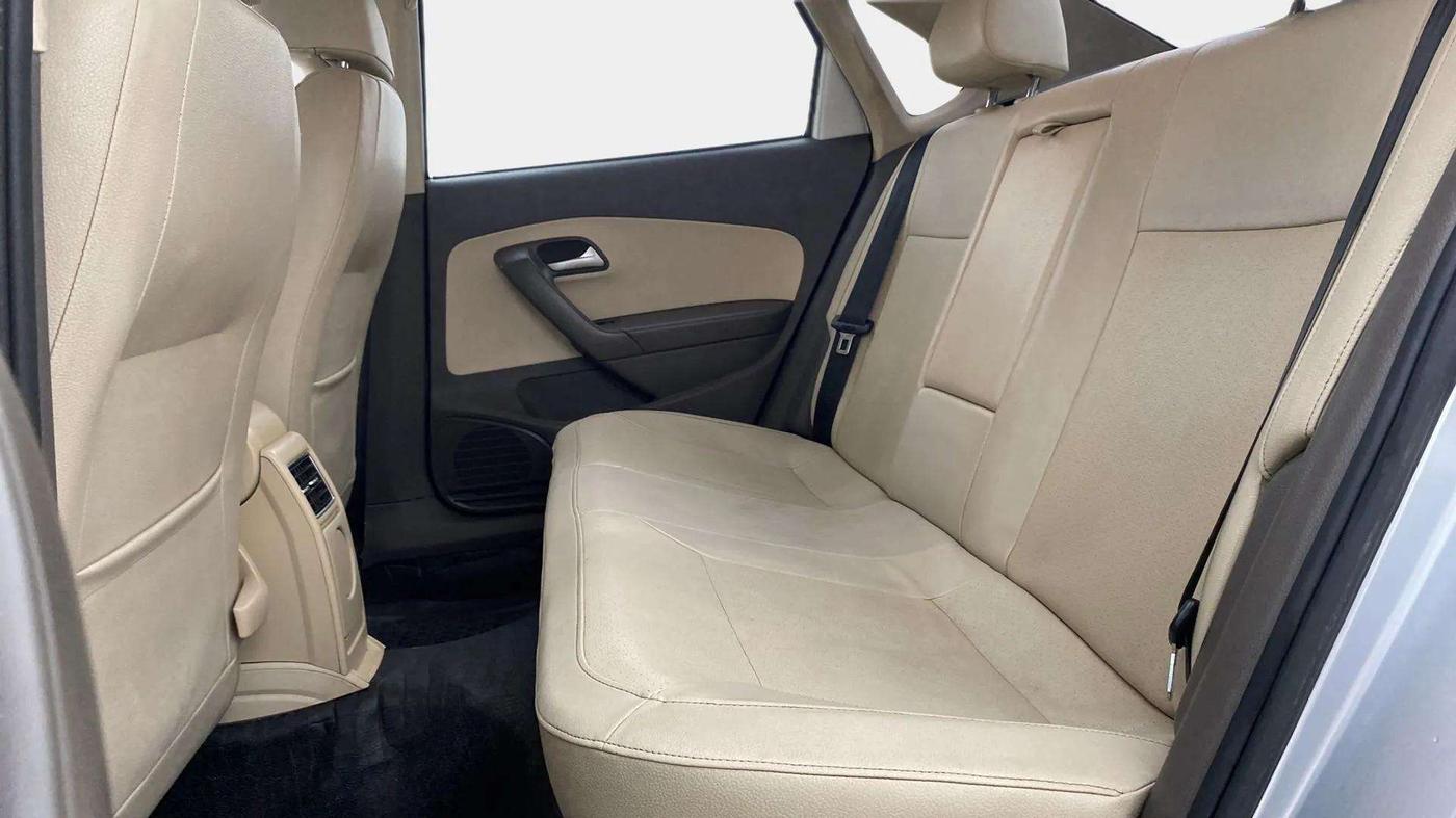 2013 Volkswagen Vento HIGHLINE 1.6 MPI, Petrol, Manual, 92,149 km, Right Side Rear Door Cabin