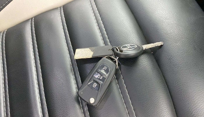 2017 Tata Tiago XZA PETROL, Petrol, Automatic, 21,043 km, Key Close Up