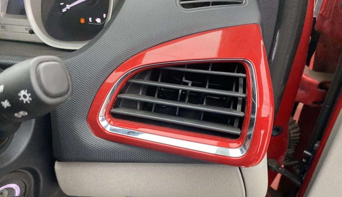 2017 Tata Tiago XZA PETROL, Petrol, Automatic, 21,043 km, AC Unit - Front vent has minor damage