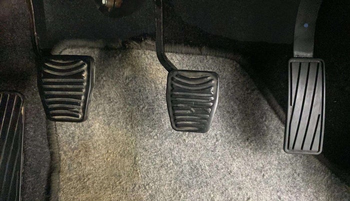 2016 Mahindra Kuv100 K8 D 6 STR, Diesel, Manual, 64,049 km, Pedals