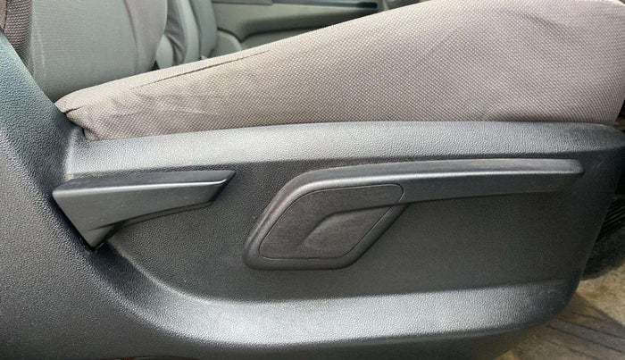 2016 Mahindra Kuv100 K8 D 6 STR, Diesel, Manual, 64,049 km, Driver Side Adjustment Panel