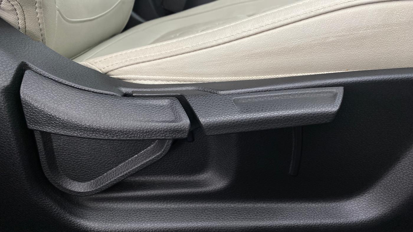 2020 KIA SELTOS HTX AT PETROL, Petrol, Automatic, 30,758 km, Driver Side Adjustment Panel