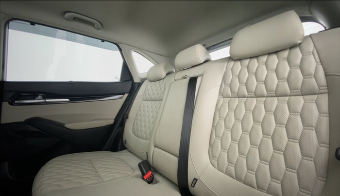2020 KIA SELTOS HTX AT PETROL, Petrol, Automatic, 30,758 km, Right Side Rear Door Cabin