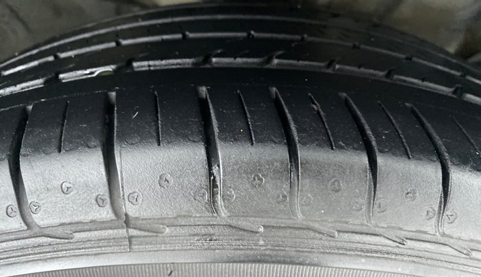 2020 KIA SELTOS HTX AT PETROL, Petrol, Automatic, 30,758 km, Right Front Tyre Tread