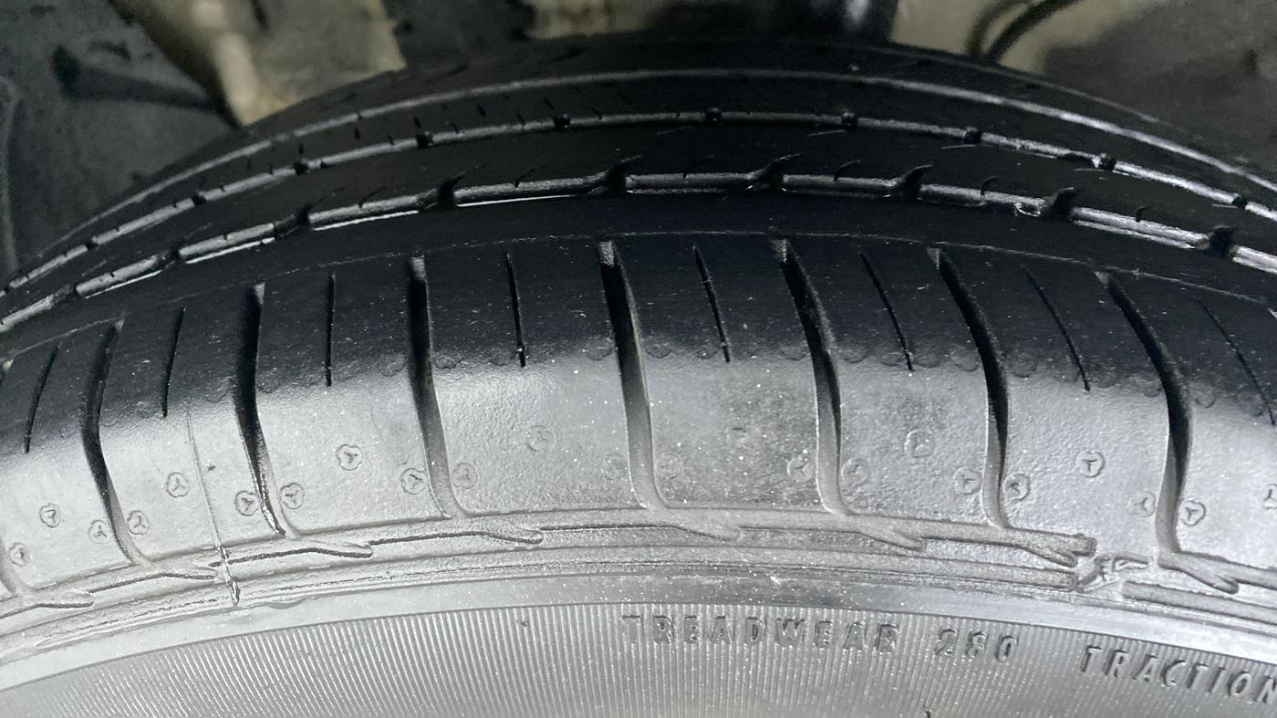 2020 KIA SELTOS HTX AT PETROL, Petrol, Automatic, 30,758 km, Left Front Tyre Tread