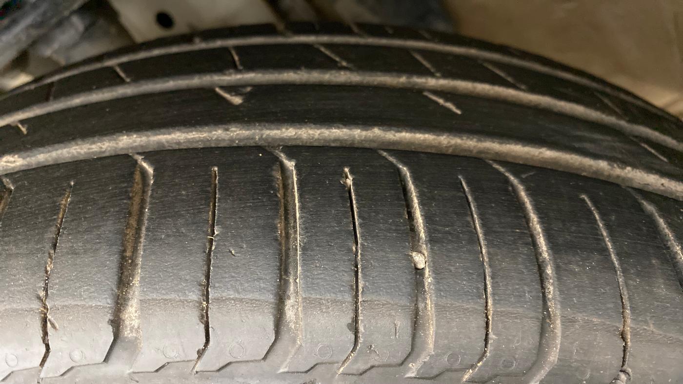 2020 Renault TRIBER RXZ AT, Petrol, Automatic, 11,763 km, Left Front Tyre Tread