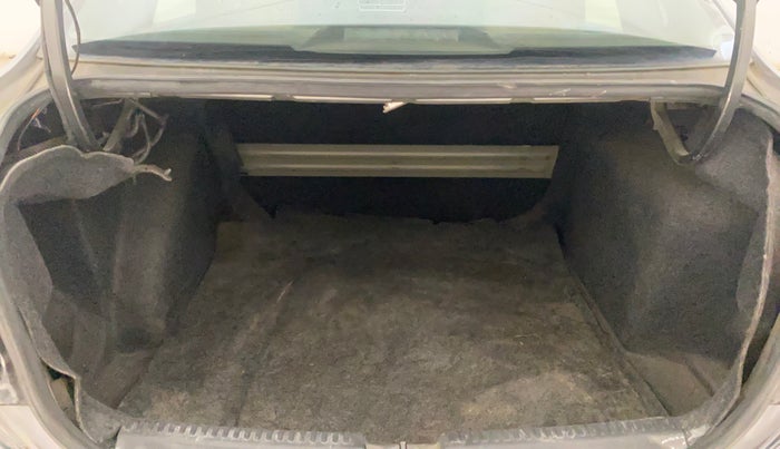 2013 Volkswagen Vento HIGHLINE 1.6 MPI, Petrol, Manual, 1,25,169 km, Boot Inside