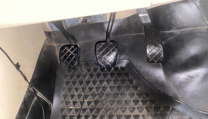 2013 Volkswagen Vento HIGHLINE 1.6 MPI, Petrol, Manual, 1,25,169 km, Pedals