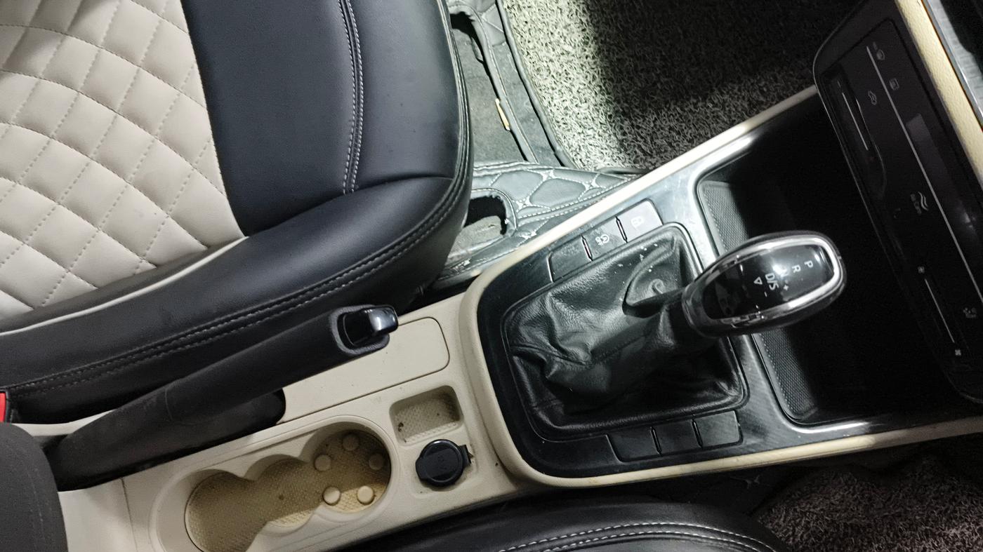 2023 Skoda SLAVIA AMBITION 1.0L TSI AT, Petrol, Automatic, 28,137 km, Gear Lever