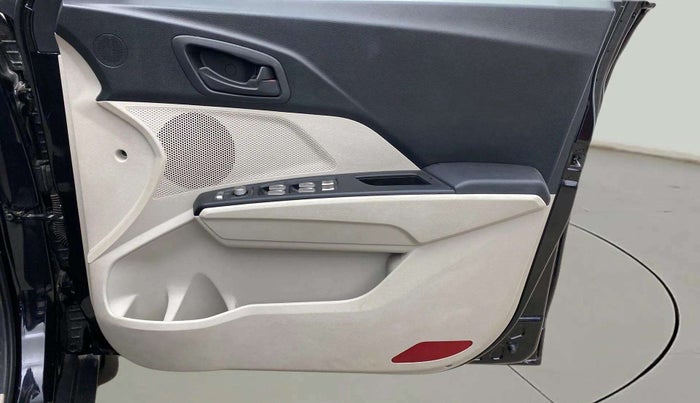 2022 Mahindra XUV300 W6 1.2 PETROL, Petrol, Manual, 13,171 km, Driver Side Door Panels Control