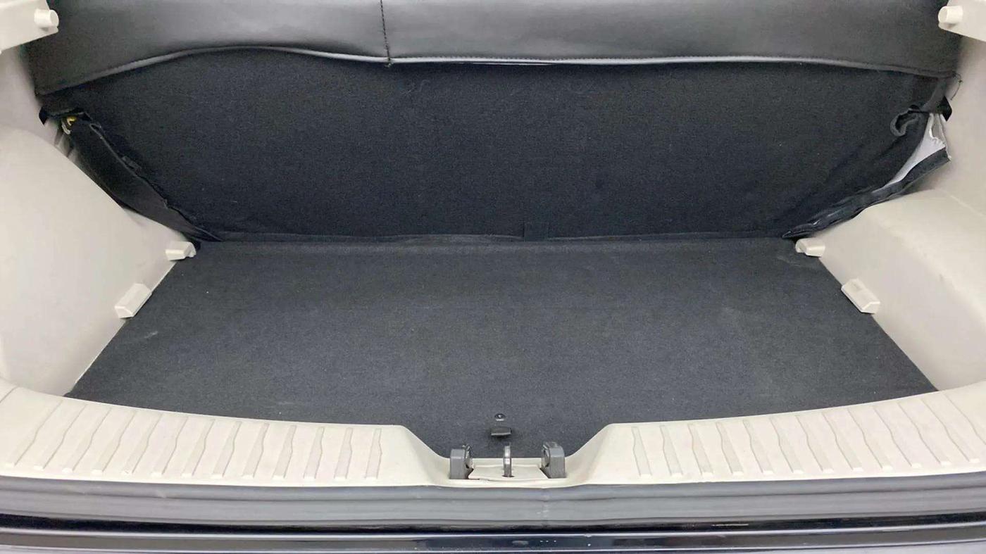 2022 Mahindra XUV300 W6 1.2 PETROL, Petrol, Manual, 13,171 km, Boot Inside