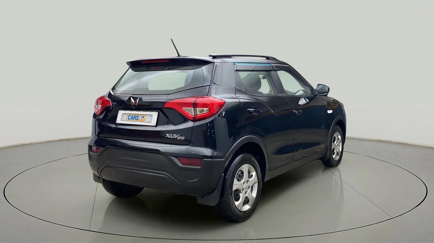 2022 Mahindra XUV300 W6 1.2 PETROL, Petrol, Manual, 13,171 km, Right Back Diagonal