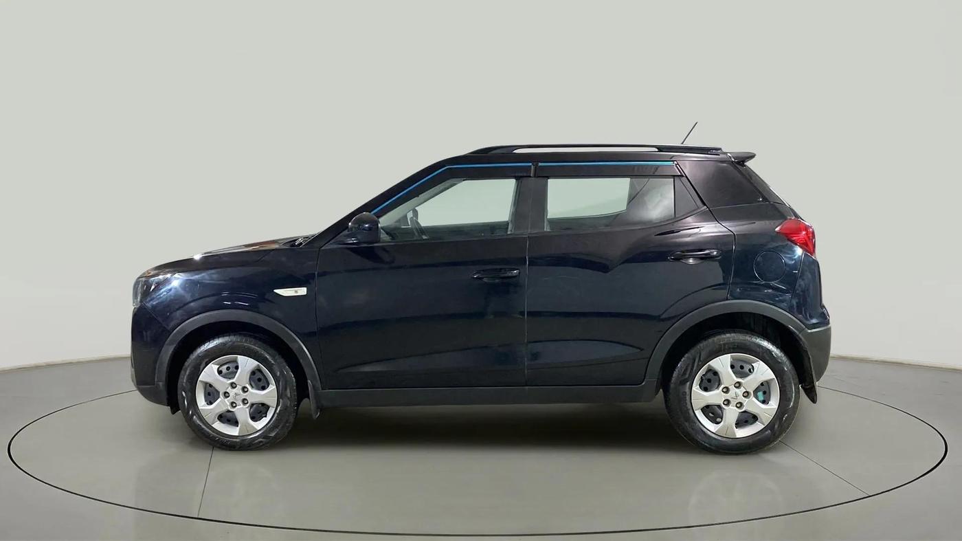 2022 Mahindra XUV300 W6 1.2 PETROL, Petrol, Manual, 13,171 km, Left Side