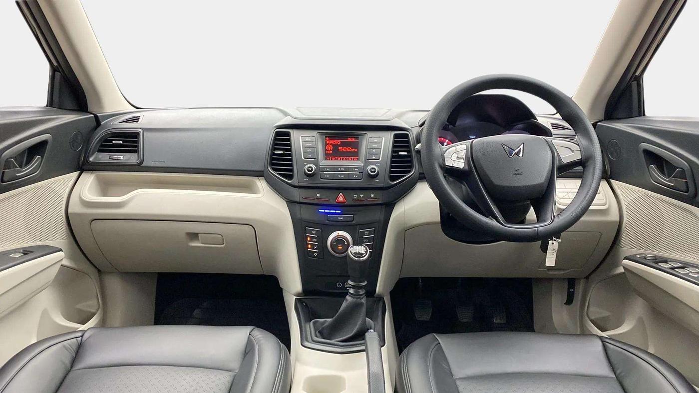 2022 Mahindra XUV300 W6 1.2 PETROL, Petrol, Manual, 13,171 km, Dashboard