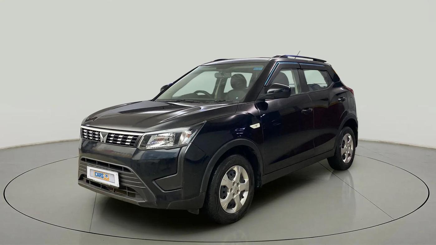 2022 Mahindra XUV300 W6 1.2 PETROL, Petrol, Manual, 13,171 km, Left Front Diagonal