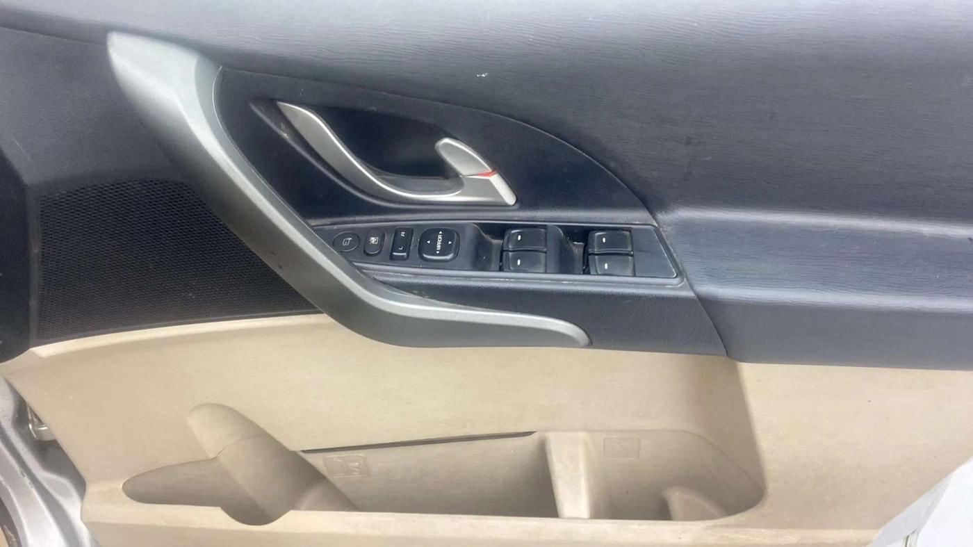 2016 Mahindra XUV500 W10, Diesel, Manual, 81,616 km, Driver Side Door Panels Control