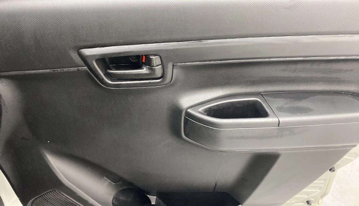 2020 Maruti S PRESSO VXI PLUS AMT, Petrol, Automatic, 36,729 km, Driver Side Door Panels Control