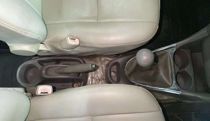 2013 Toyota Etios Liva V SP, Petrol, Manual, 32,054 km, Gear Lever