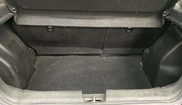 2017 Maruti Baleno DELTA DIESEL 1.3, Diesel, Manual, 90,909 km, Boot Inside