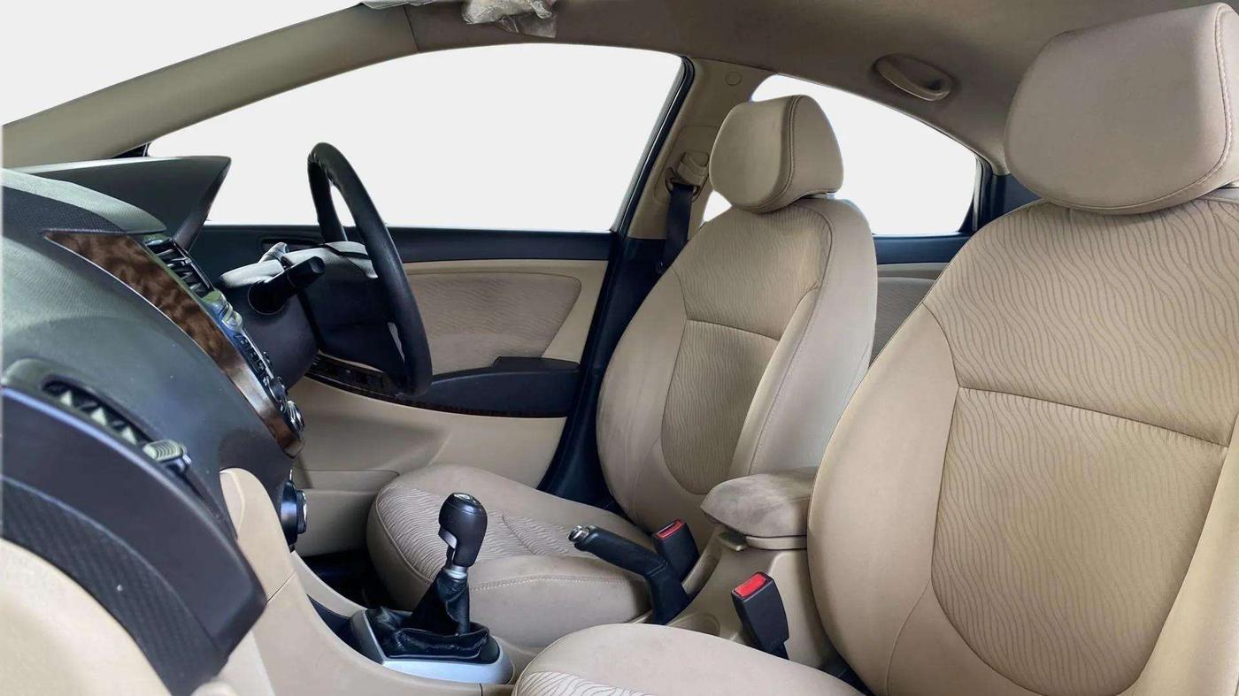 2013 Hyundai Verna FLUIDIC 1.6 VTVT SX, Petrol, Manual, 77,282 km, Right Side Front Door Cabin