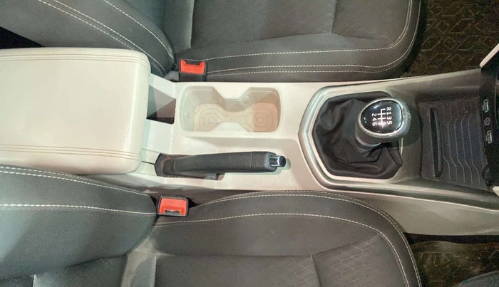 2019 Mahindra XUV300 W8 1.2 PETROL, Petrol, Manual, 48,846 km, Gear Lever