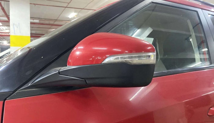 2019 Mahindra XUV300 W8 1.2 PETROL, Petrol, Manual, 48,846 km, Left rear-view mirror - Cover has minor damage