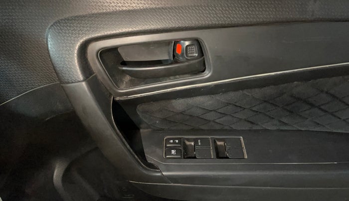 2022 Maruti Vitara Brezza VXI, Petrol, Manual, 44,506 km, Driver Side Door Panels Control
