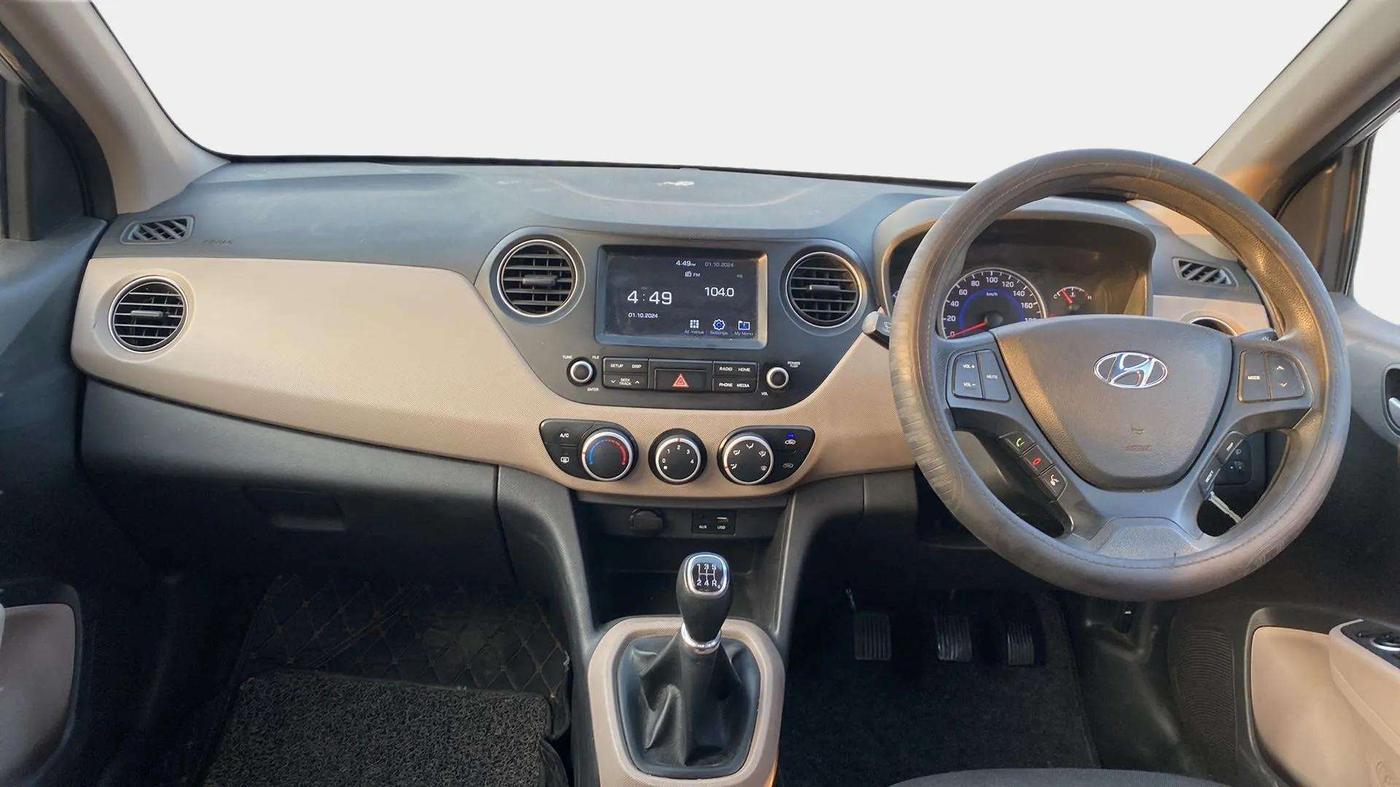 2017 Hyundai Grand i10 SPORTZ (O) 1.2 KAPPA VTVT, Petrol, Manual, 67,008 km, Dashboard