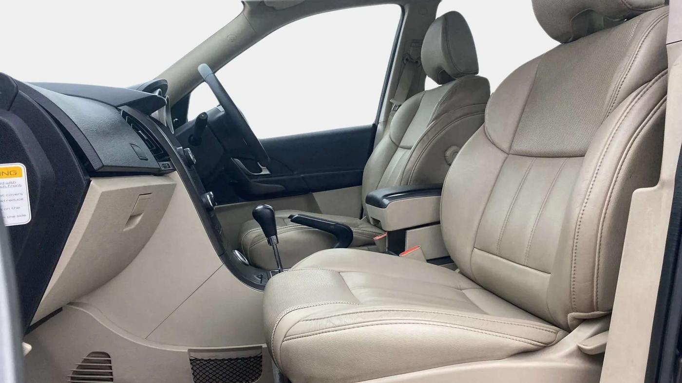 2017 Mahindra XUV500 W10 AT, Diesel, Automatic, 80,374 km, Right Side Front Door Cabin