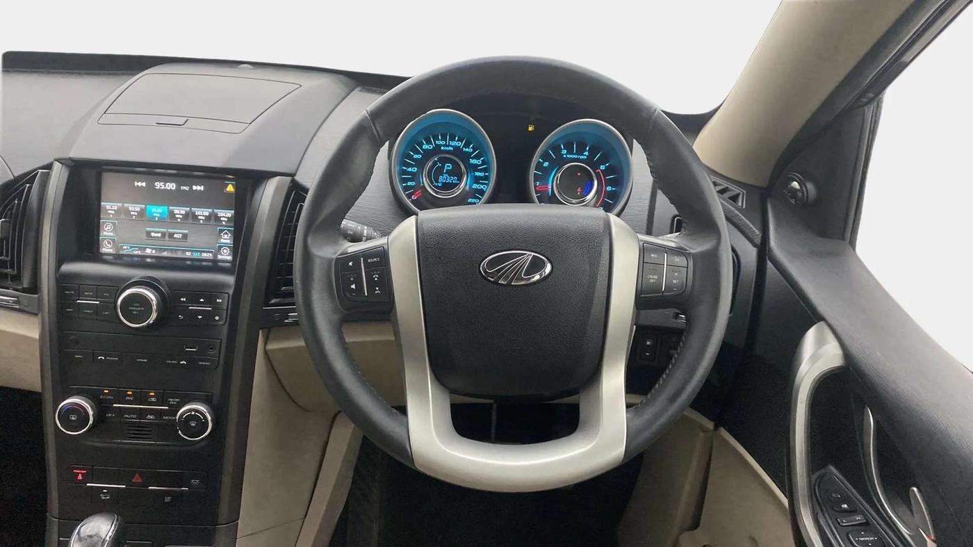 2017 Mahindra XUV500 W10 AT, Diesel, Automatic, 80,374 km, Steering Wheel Close Up