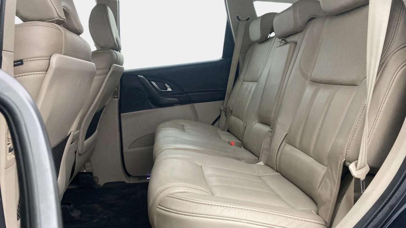 2017 Mahindra XUV500 W10 AT, Diesel, Automatic, 80,374 km, Right Side Rear Door Cabin