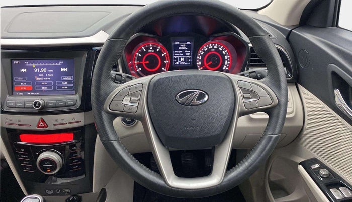 2021 Mahindra XUV300 W8 1.2 PETROL, Petrol, Manual, 19,725 km, Steering Wheel Close Up