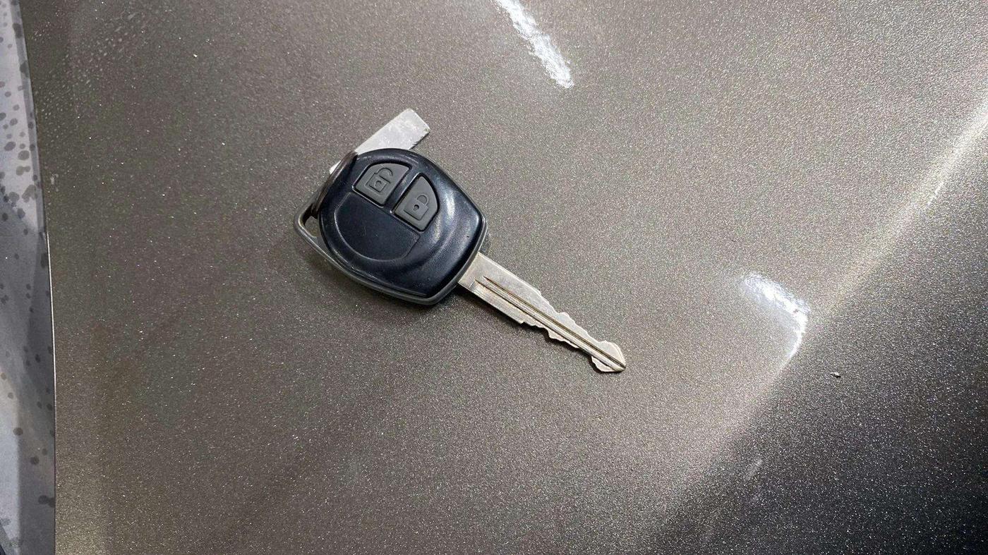 2015 Maruti Swift Dzire VXI, Petrol, Manual, 43,609 km, Key Close Up