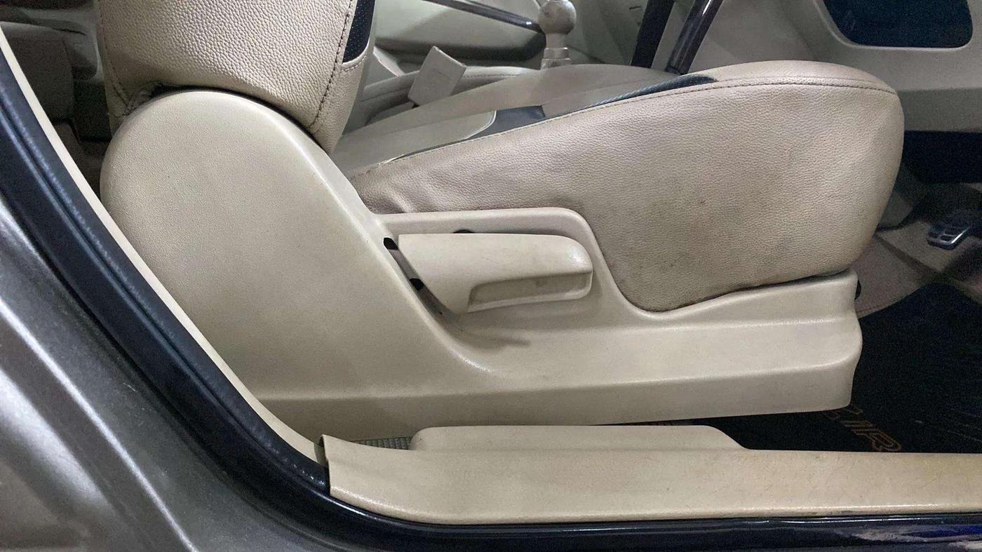 2015 Maruti Swift Dzire VXI, Petrol, Manual, 43,609 km, Driver Side Adjustment Panel