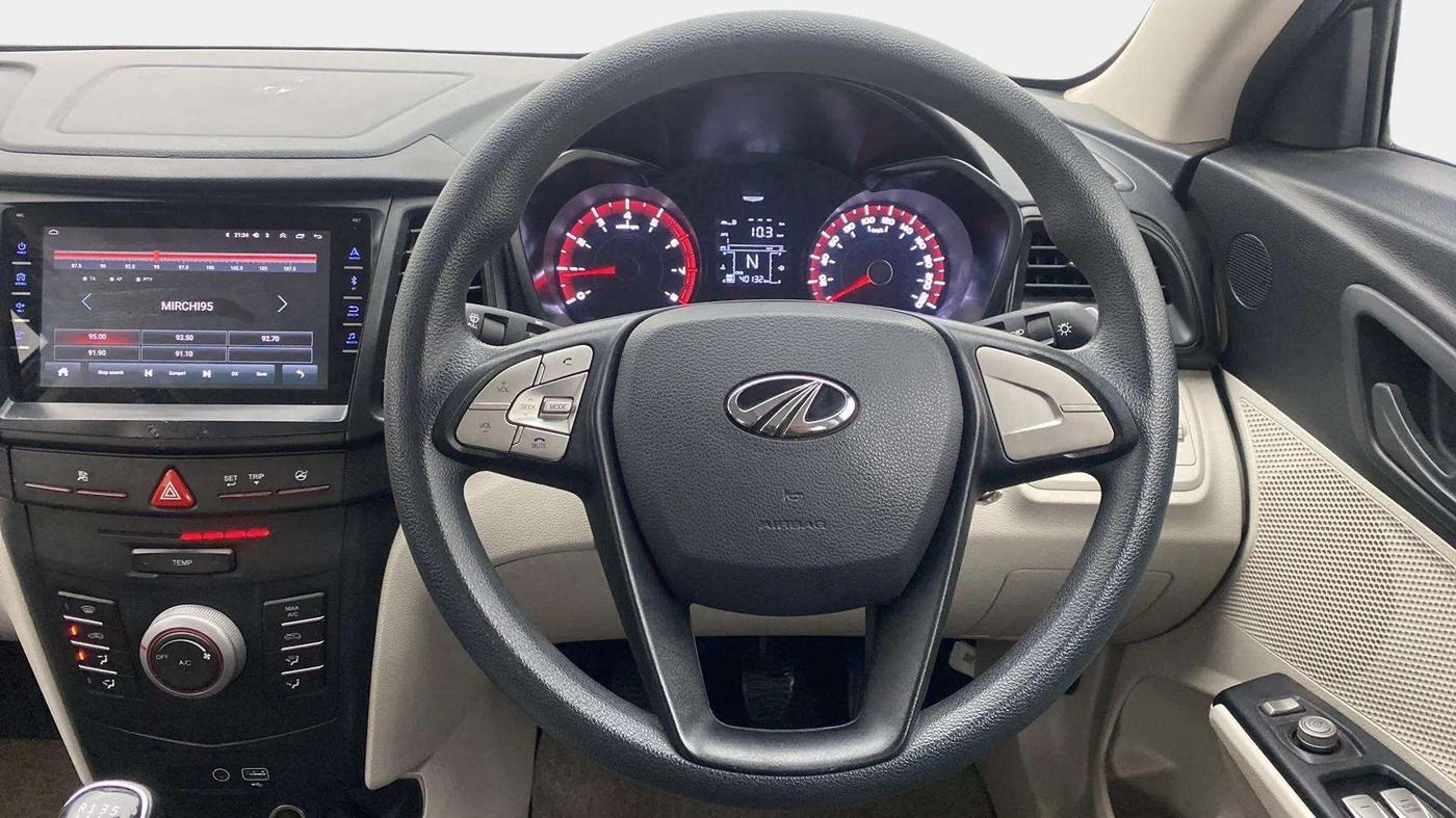 2022 Mahindra XUV300 W6 1.2 PETROL, Petrol, Manual, 40,482 km, Steering Wheel Close Up