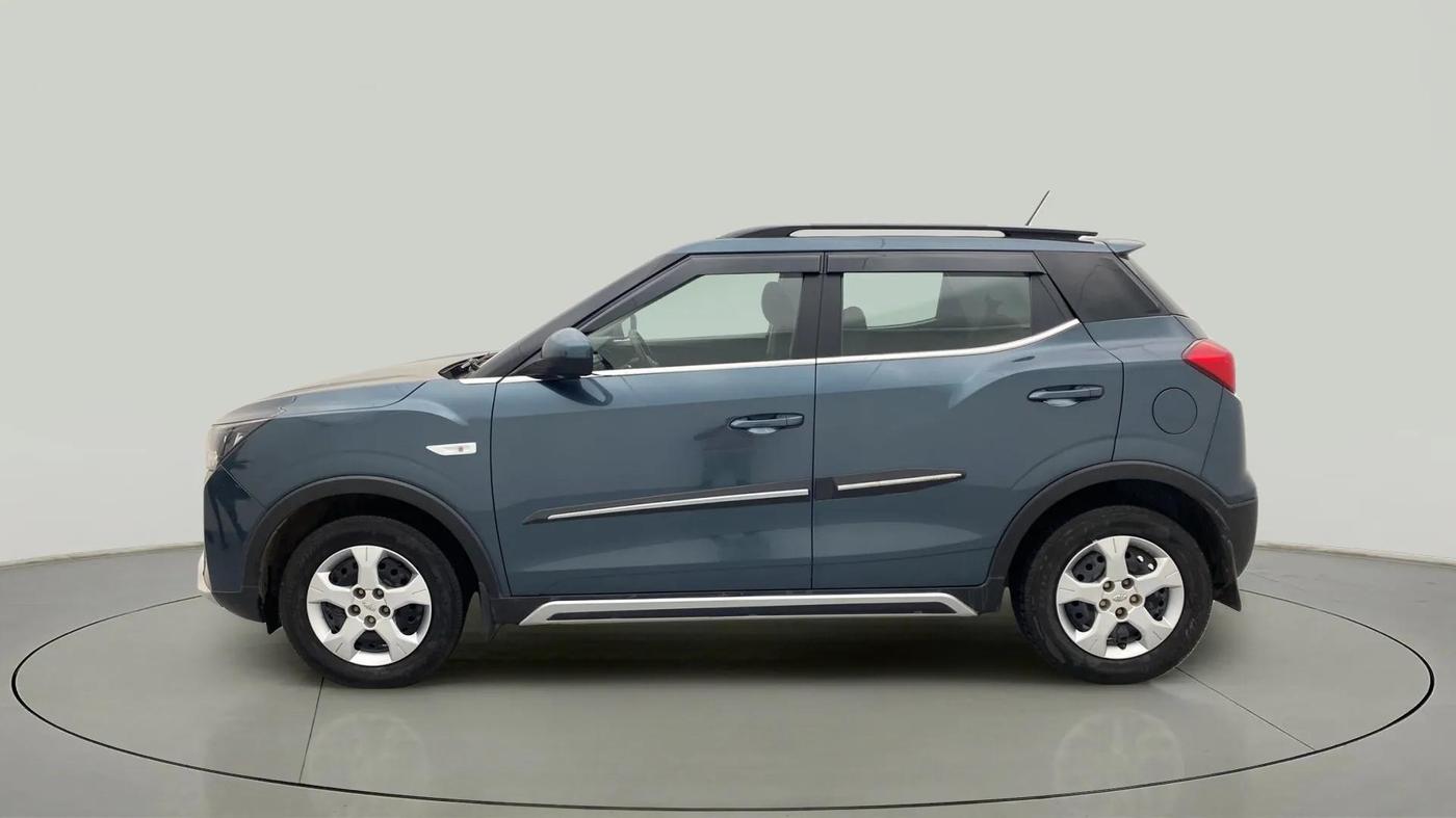 2022 Mahindra XUV300 W6 1.2 PETROL, Petrol, Manual, 40,482 km, Left Side