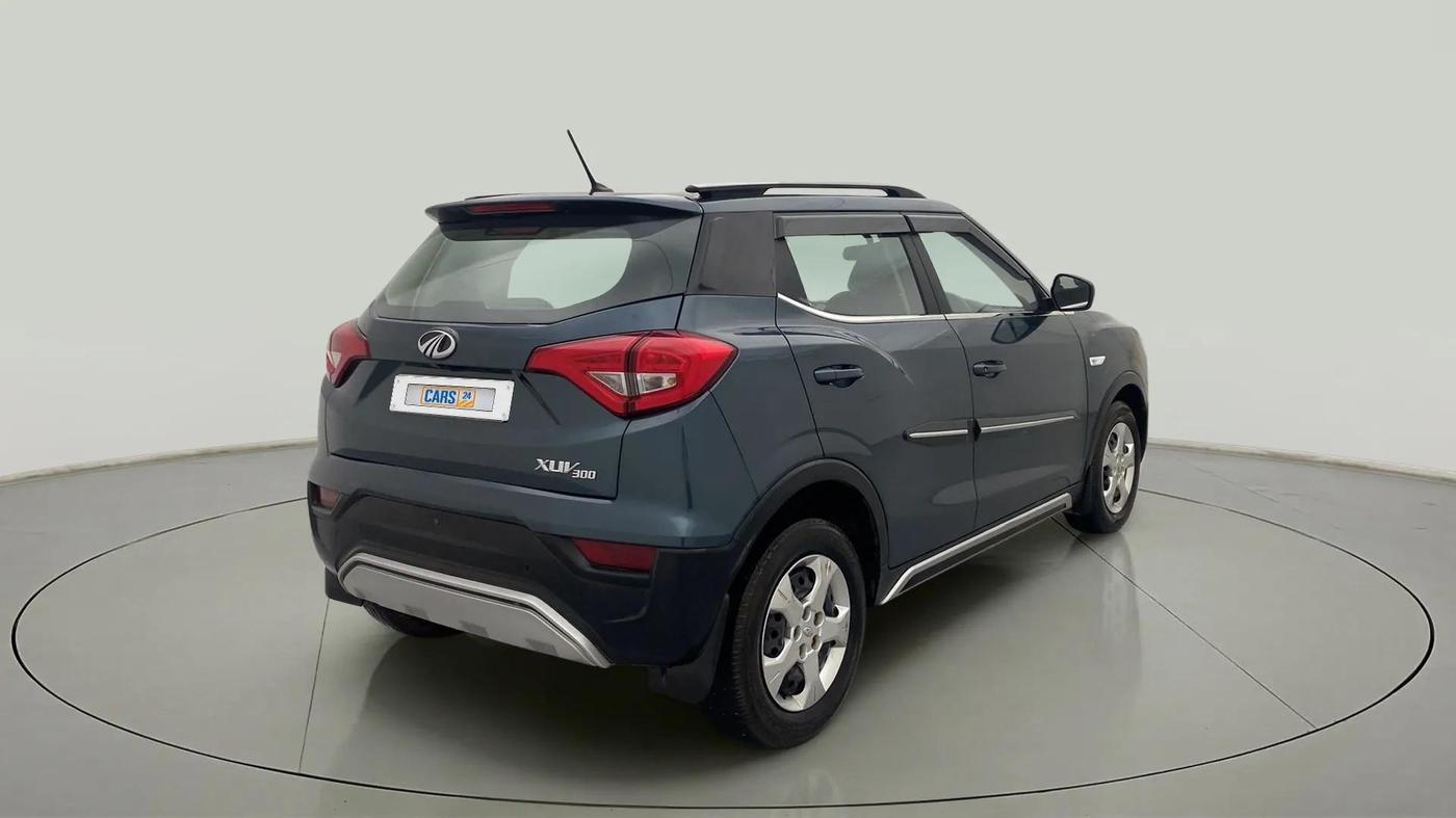 2022 Mahindra XUV300 W6 1.2 PETROL, Petrol, Manual, 40,482 km, Right Back Diagonal