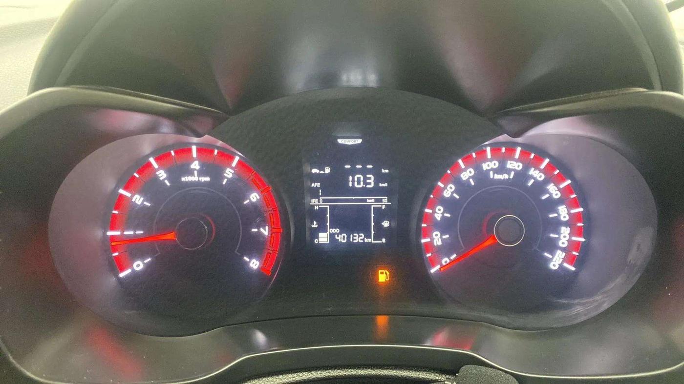 2022 Mahindra XUV300 W6 1.2 PETROL, Petrol, Manual, 40,482 km, Odometer Image