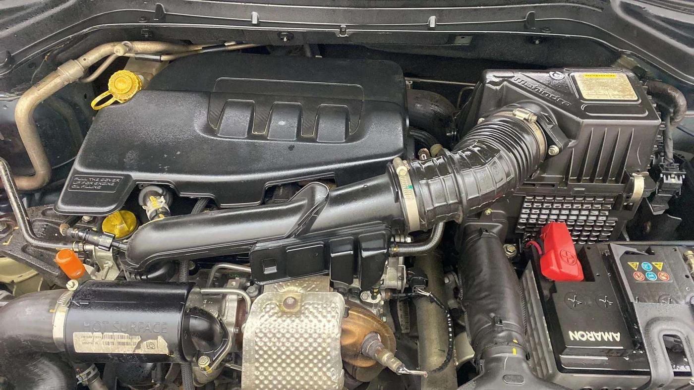 2022 Mahindra XUV300 W6 1.2 PETROL, Petrol, Manual, 40,482 km, Open Bonet