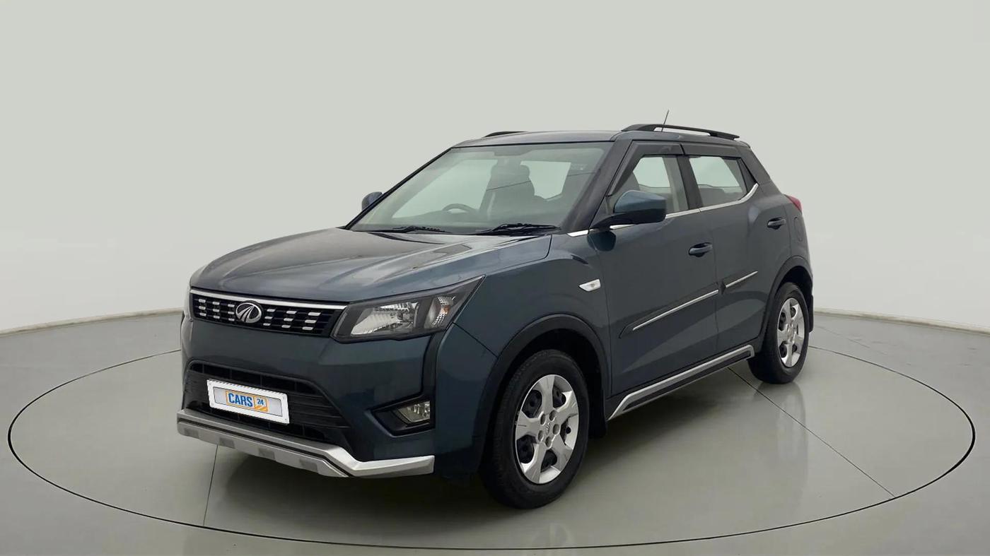 2022 Mahindra XUV300 W6 1.2 PETROL, Petrol, Manual, 40,482 km, Left Front Diagonal