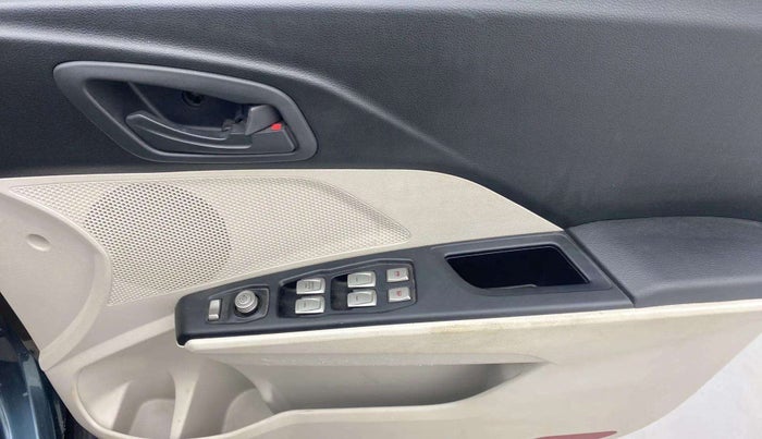 2022 Mahindra XUV300 W6 1.2 PETROL, Petrol, Manual, 40,482 km, Driver Side Door Panels Control