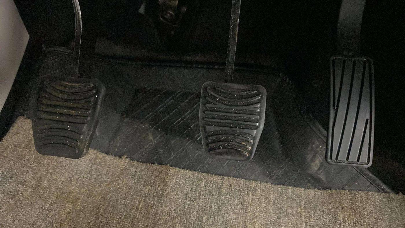 2022 Mahindra XUV300 W6 1.2 PETROL, Petrol, Manual, 40,482 km, Pedals