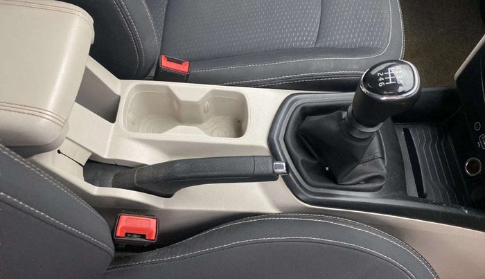 2022 Mahindra XUV300 W6 1.2 PETROL, Petrol, Manual, 40,482 km, Gear Lever