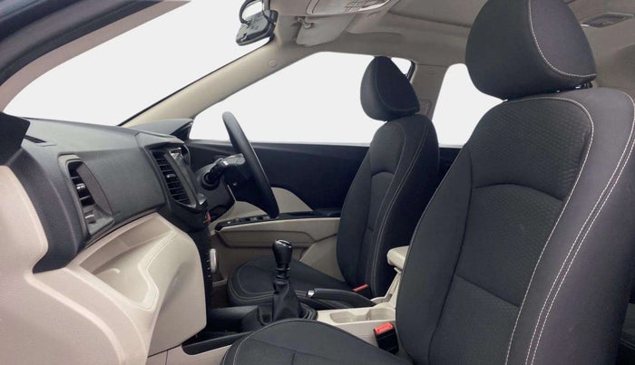 2022 Mahindra XUV300 W6 1.2 PETROL, Petrol, Manual, 40,482 km, Right Side Front Door Cabin
