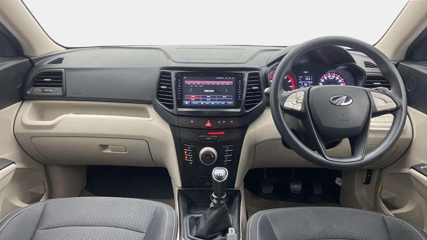 2022 Mahindra XUV300 W6 1.2 PETROL, Petrol, Manual, 40,482 km, Dashboard