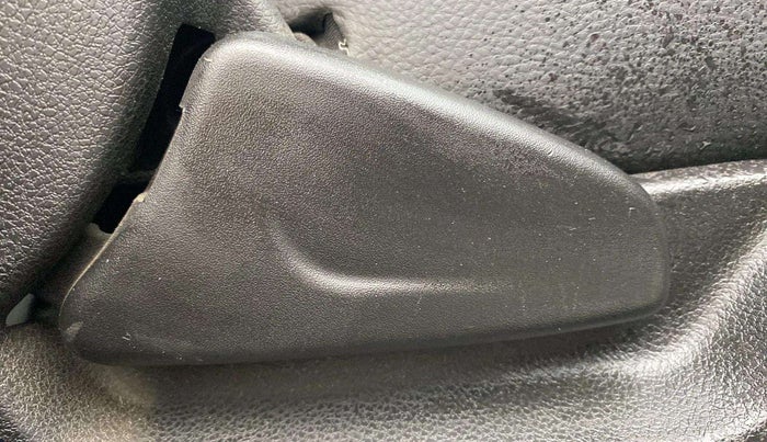 2020 Renault Kwid RXT 1.0 AMT (O), Petrol, Automatic, 34,529 km, Driver Side Adjustment Panel